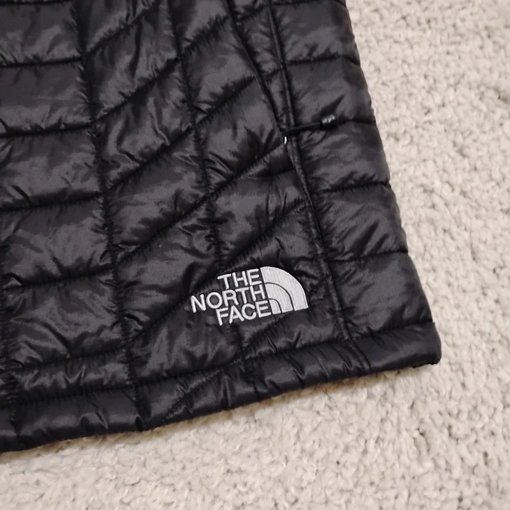 The North Face ThermoBall Eco Vest Mens XL Black Puffer Hiking Camp Lightweight